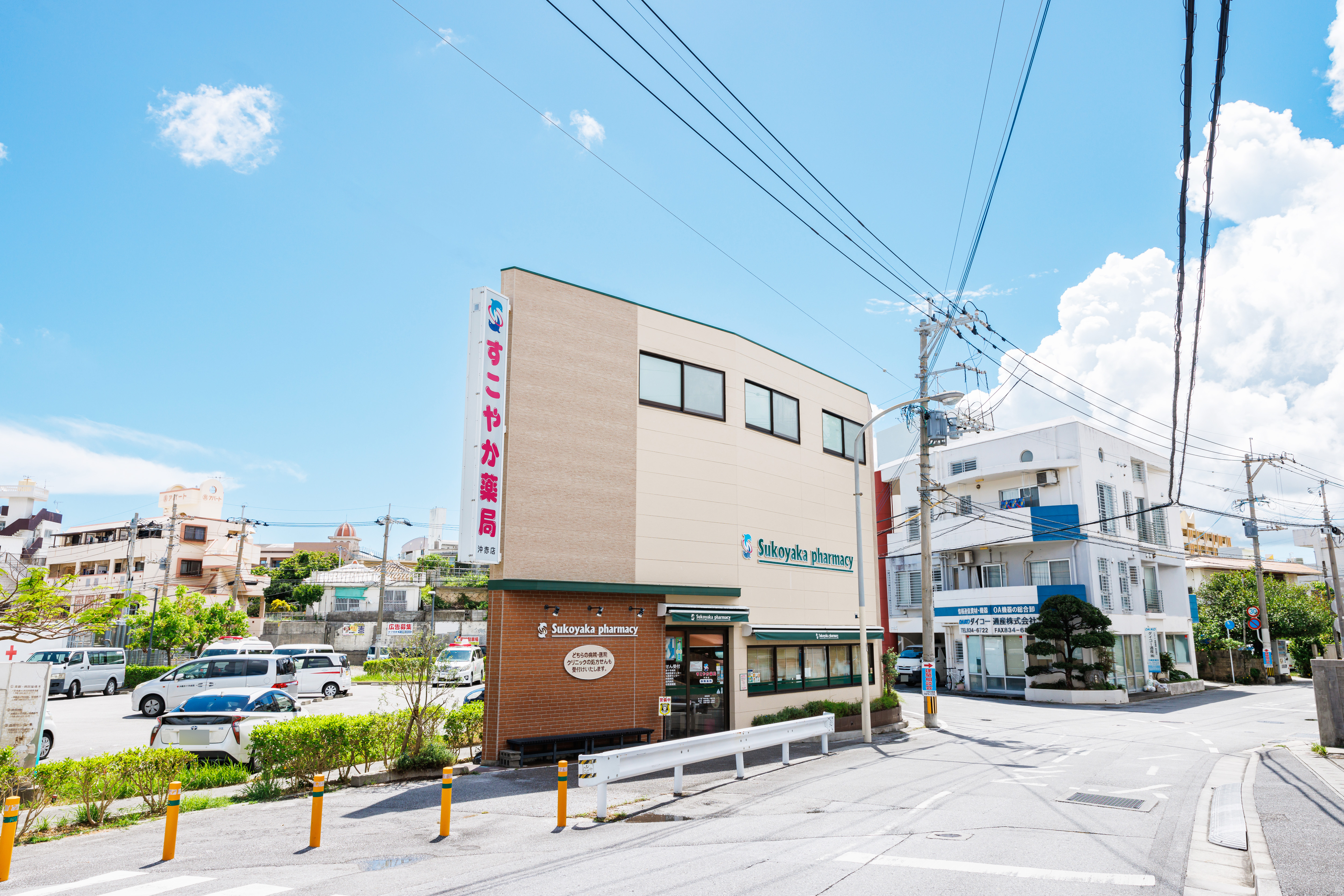 すこやか薬局沖赤店　木目調のきれいな店舗です