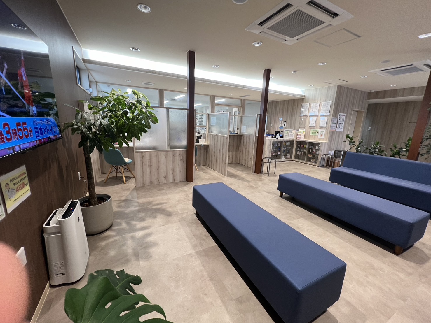 圧迫感の無い、綺麗な待合室です